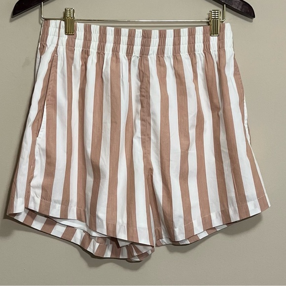 NWT Abercrombie & Fitch Striped High Rise Pull-On Short Size M - Picture 2 of 6